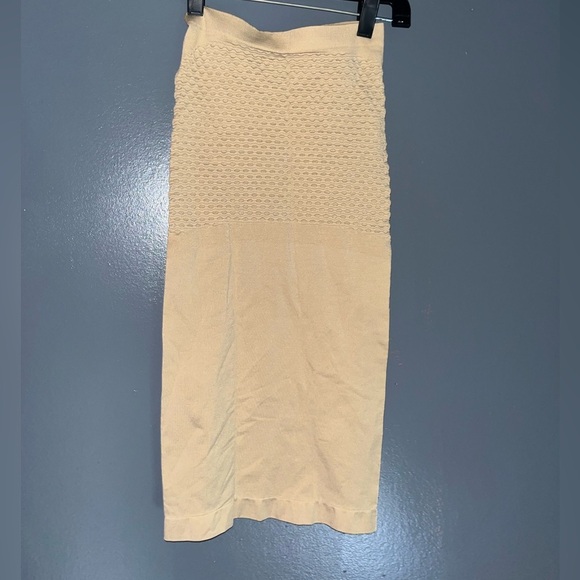 Elegant Cream Pencil Skirt - Picture 2 of 4